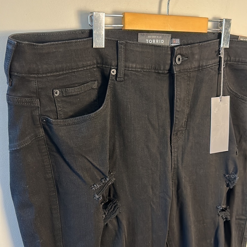 Torrid NWT Bombshell Skinny Lycra First at Fit Black Distressed Women's 26T - Picture 2 of 15